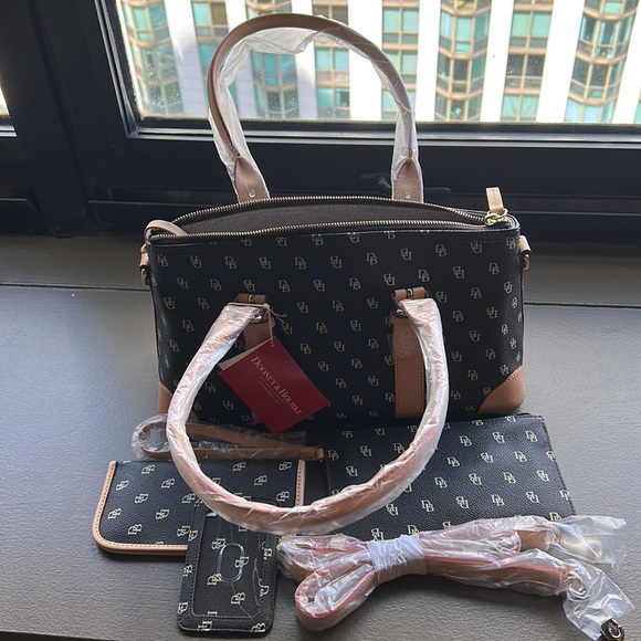 Dooney & Burke Domed satchel - Brand New - Picture 4 of 4